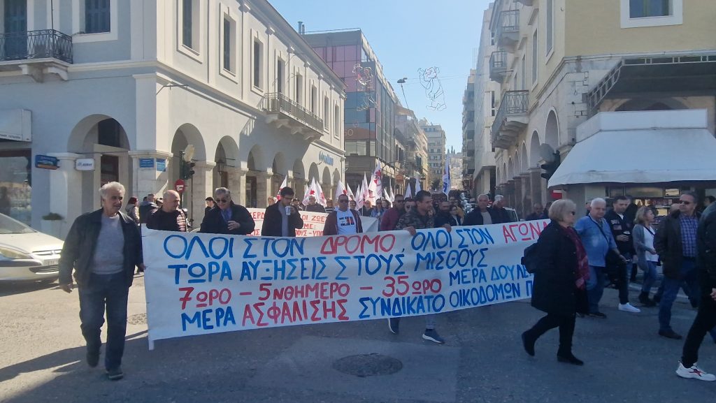 ΠΑΤΡΑ. Χιλιάδες στην πορεία για την απεργία και τα Τέμπη ΦΩΤΟ