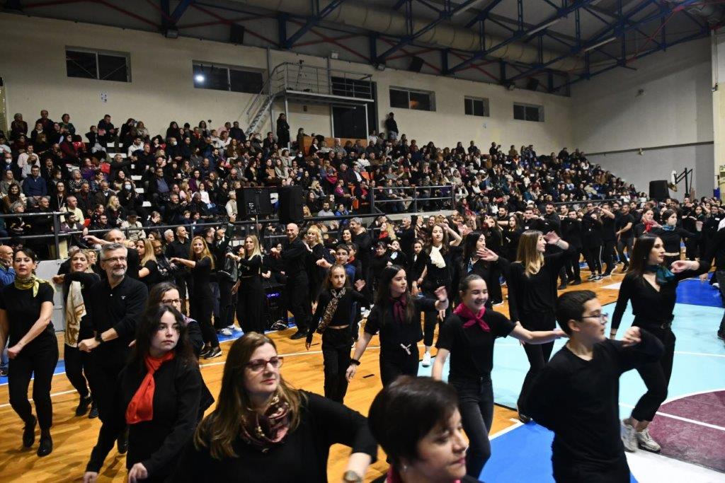 ΔΕΙΤΕ ΠΟΛΛΕΣ ΦΩΤΟ: Το αδιαχώρητο στην ΕΑΠ για την πίτα του χορευτικού του Δήμου Πατρέων