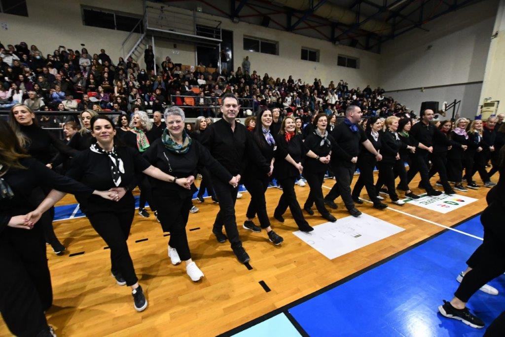 ΔΕΙΤΕ ΠΟΛΛΕΣ ΦΩΤΟ: Το αδιαχώρητο στην ΕΑΠ για την πίτα του χορευτικού του Δήμου Πατρέων