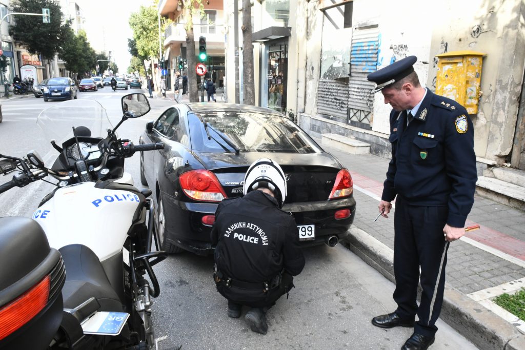 ΠΑΤΡΑ - ΦΩΤΟ: Δεν άφησαν... πινακίδα για πινακίδα! Τι θα γίνει από την Δευτέρα