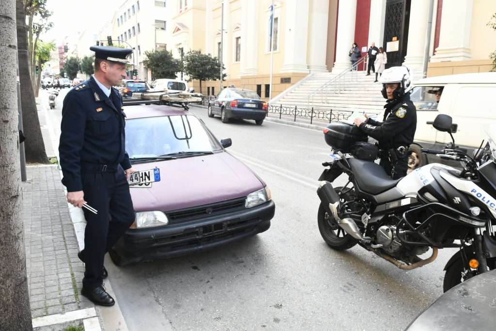 ΠΑΤΡΑ - ΦΩΤΟ: Δεν άφησαν... πινακίδα για πινακίδα! Τι θα γίνει από την Δευτέρα