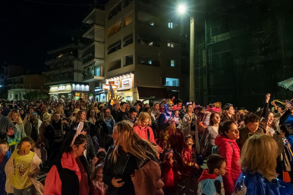 ΠΑΤΡΑ - ΠΟΛΛΕΣ ΦΩΤΟ: Δείτε τι έγινε στην καρναβαλική παρέλαση στην Αγυιά
