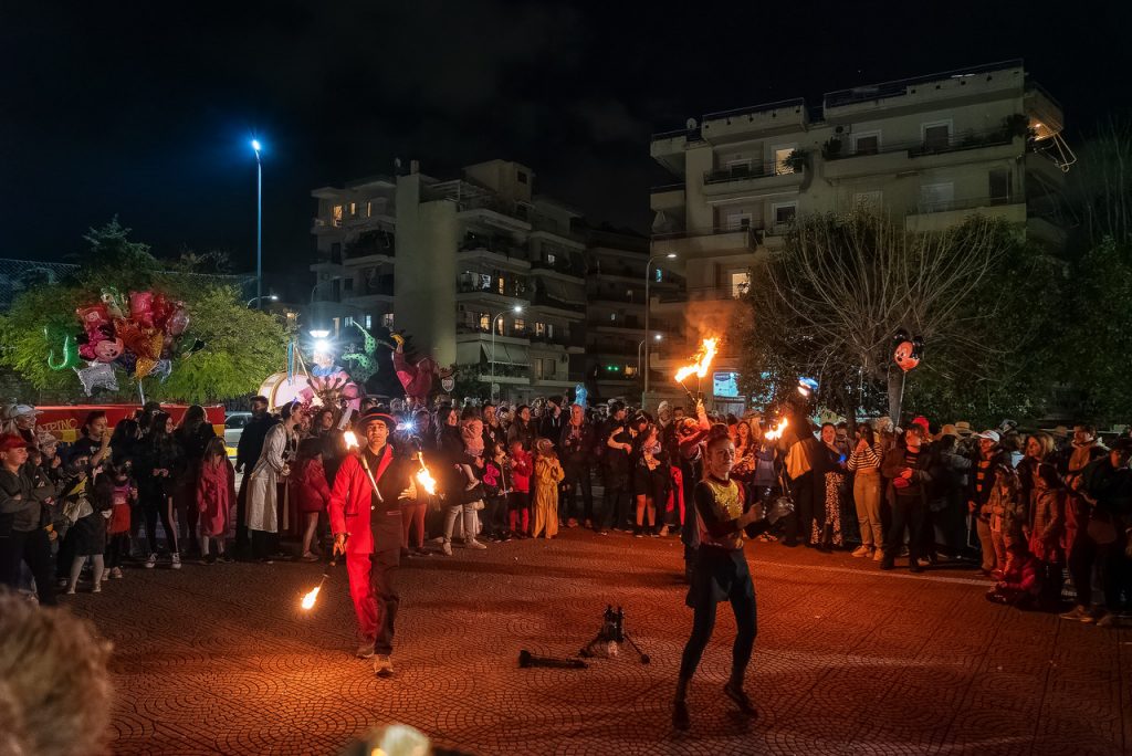 ΠΑΤΡΑ - ΠΟΛΛΕΣ ΦΩΤΟ: Δείτε τι έγινε στην καρναβαλική παρέλαση στην Αγυιά