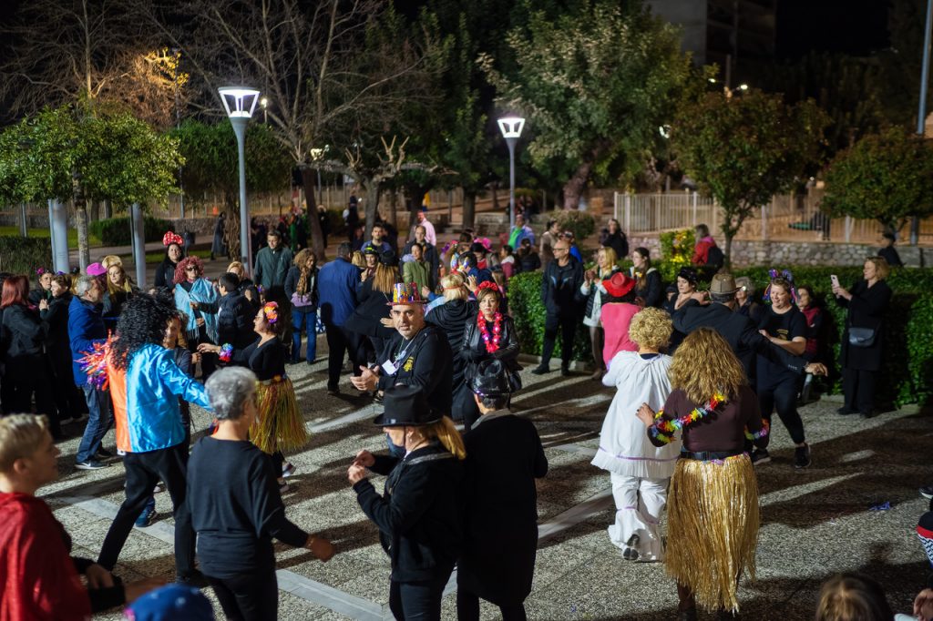 ΠΑΤΡΑ - ΔΕΙΤΕ ΦΩΤΟ: Η μεγάλη καρναβαλική παρέλαση στα Ζαρουχλέϊκα