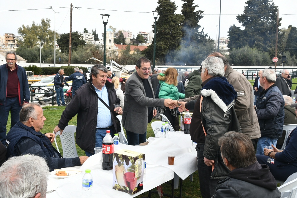 Ο Δήμαρχος Πατρέων, Κώστας Πελετίδης, εγκαινίασε την πλατεία Αγίας Αλεξιώτισσας - ΦΩΤΟ