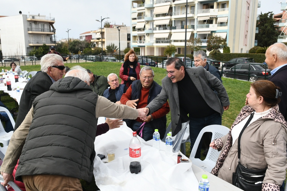 Ο Δήμαρχος Πατρέων, Κώστας Πελετίδης, εγκαινίασε την πλατεία Αγίας Αλεξιώτισσας - ΦΩΤΟ