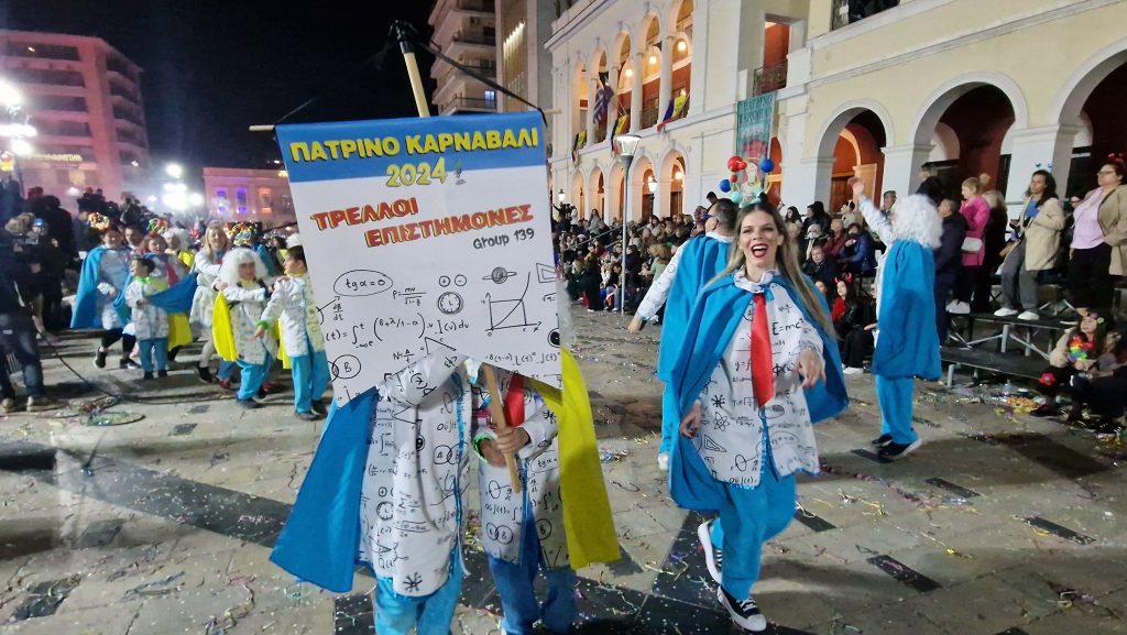 ΔΕΙΤΕ ΕΚΑΤΟΝΤΑΔΕΣ ΦΩΤΟ: Ρεκόρ συμμετοχής στην νυχτερινή παρέλαση του Πατρινού Καρναβαλιού