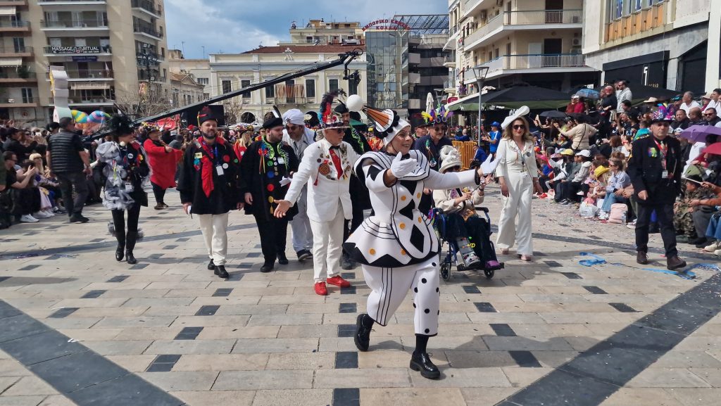 ΠΑΤΡΑ: Εσπασε κάθε ρεκόρ η μεγάλη παρέλαση! ΔΕΙΤΕ ΕΚΑΤΟΝΤΑΔΕΣ ΦΩΤΟ