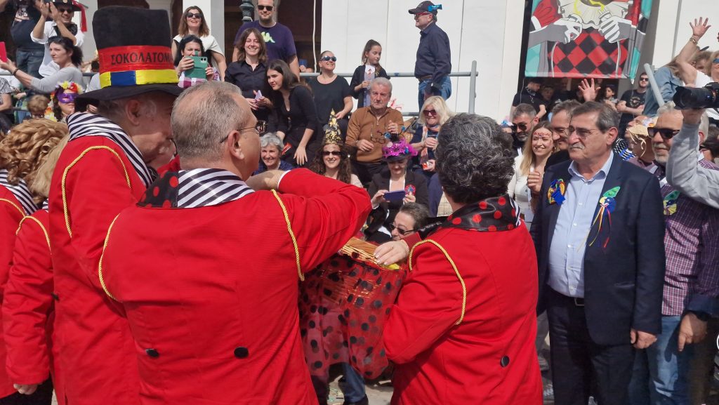 ΠΑΤΡΑ: Εσπασε κάθε ρεκόρ η μεγάλη παρέλαση! ΔΕΙΤΕ ΕΚΑΤΟΝΤΑΔΕΣ ΦΩΤΟ