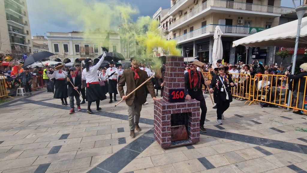 ΠΑΤΡΑ: Εσπασε κάθε ρεκόρ η μεγάλη παρέλαση! ΔΕΙΤΕ ΕΚΑΤΟΝΤΑΔΕΣ ΦΩΤΟ