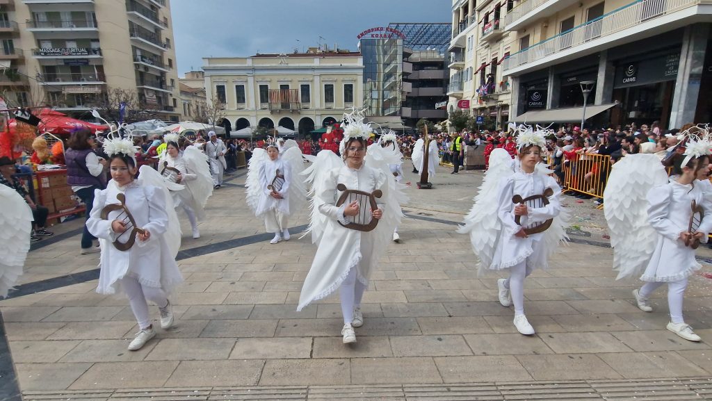 ΠΑΤΡΑ: Εσπασε κάθε ρεκόρ η μεγάλη παρέλαση! ΔΕΙΤΕ ΕΚΑΤΟΝΤΑΔΕΣ ΦΩΤΟ