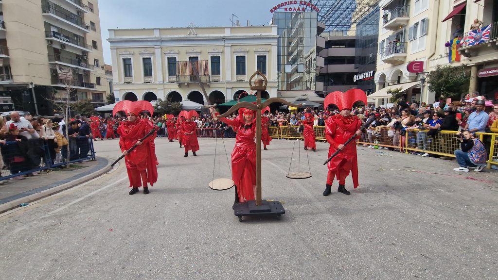 ΠΑΤΡΑ: Εσπασε κάθε ρεκόρ η μεγάλη παρέλαση! ΔΕΙΤΕ ΕΚΑΤΟΝΤΑΔΕΣ ΦΩΤΟ