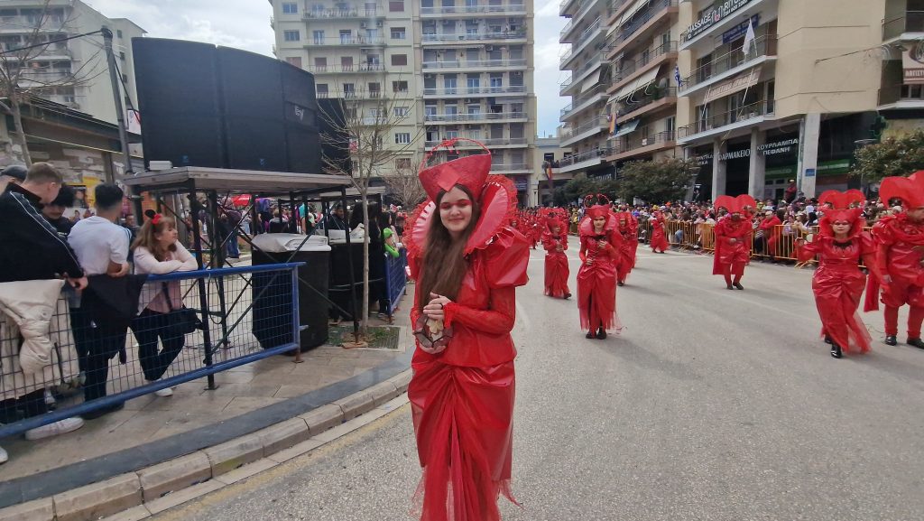 ΠΑΤΡΑ: Εσπασε κάθε ρεκόρ η μεγάλη παρέλαση! ΔΕΙΤΕ ΕΚΑΤΟΝΤΑΔΕΣ ΦΩΤΟ