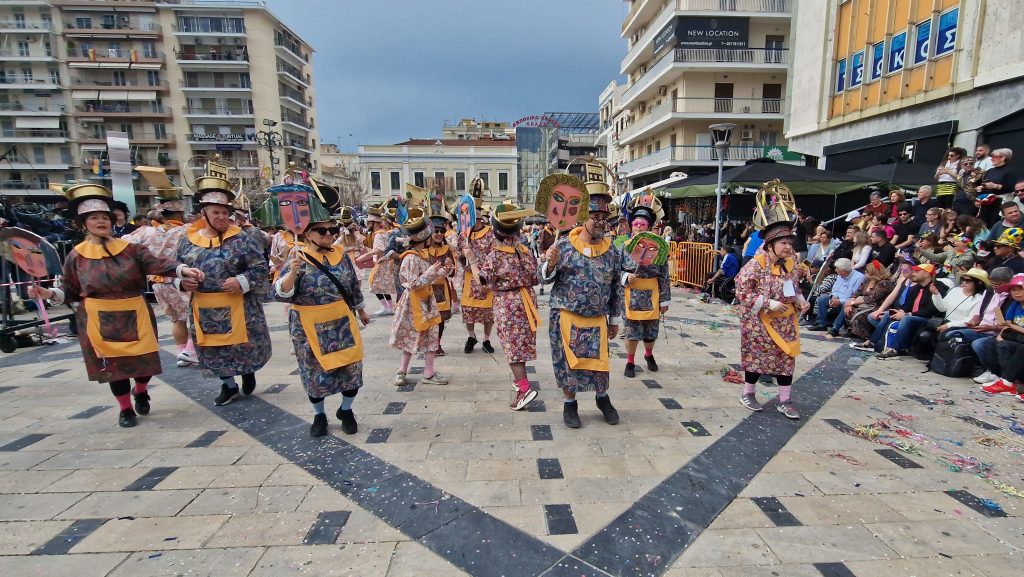 ΠΑΤΡΑ: Εσπασε κάθε ρεκόρ η μεγάλη παρέλαση! ΔΕΙΤΕ ΕΚΑΤΟΝΤΑΔΕΣ ΦΩΤΟ