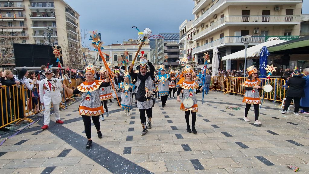 ΠΑΤΡΑ: Εσπασε κάθε ρεκόρ η μεγάλη παρέλαση! ΔΕΙΤΕ ΕΚΑΤΟΝΤΑΔΕΣ ΦΩΤΟ