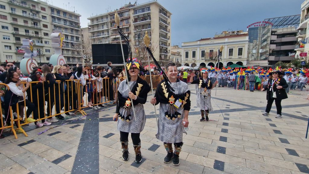 ΠΑΤΡΑ: Εσπασε κάθε ρεκόρ η μεγάλη παρέλαση! ΔΕΙΤΕ ΕΚΑΤΟΝΤΑΔΕΣ ΦΩΤΟ