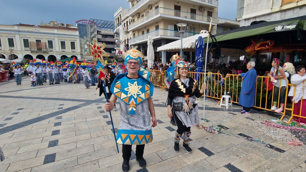 ΠΑΤΡΑ: Εσπασε κάθε ρεκόρ η μεγάλη παρέλαση! ΔΕΙΤΕ ΕΚΑΤΟΝΤΑΔΕΣ ΦΩΤΟ