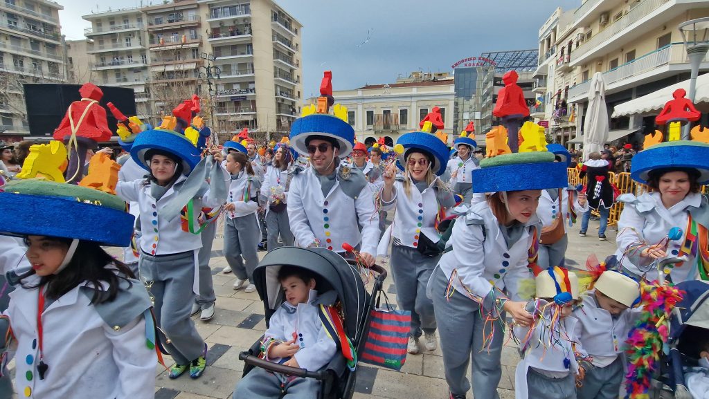 ΠΑΤΡΑ: Εσπασε κάθε ρεκόρ η μεγάλη παρέλαση! ΔΕΙΤΕ ΕΚΑΤΟΝΤΑΔΕΣ ΦΩΤΟ