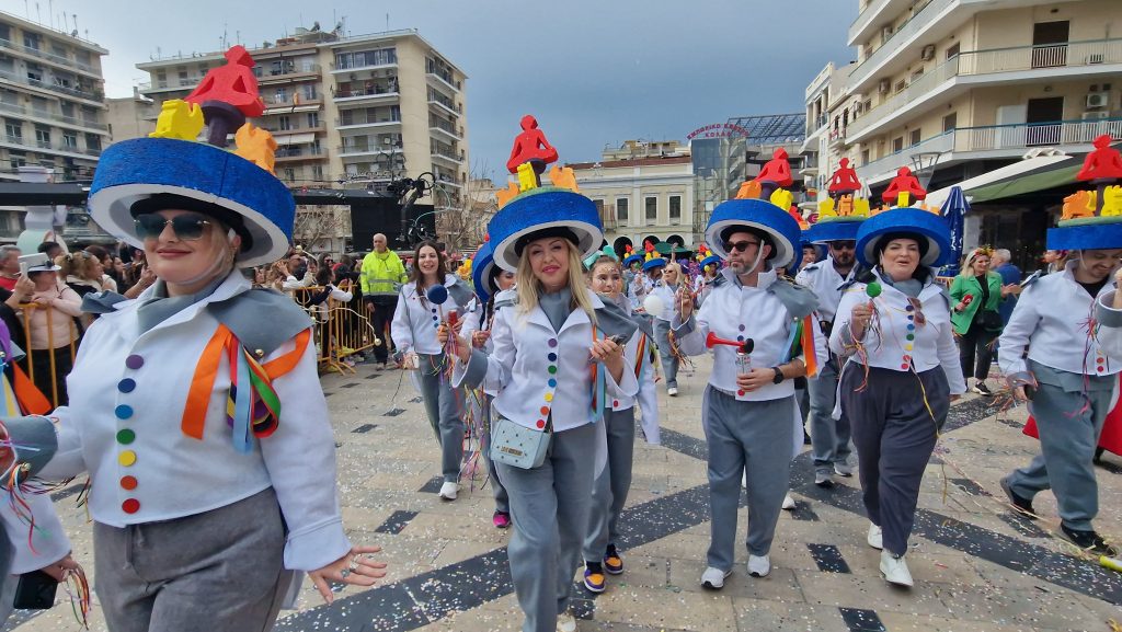 ΠΑΤΡΑ: Εσπασε κάθε ρεκόρ η μεγάλη παρέλαση! ΔΕΙΤΕ ΕΚΑΤΟΝΤΑΔΕΣ ΦΩΤΟ