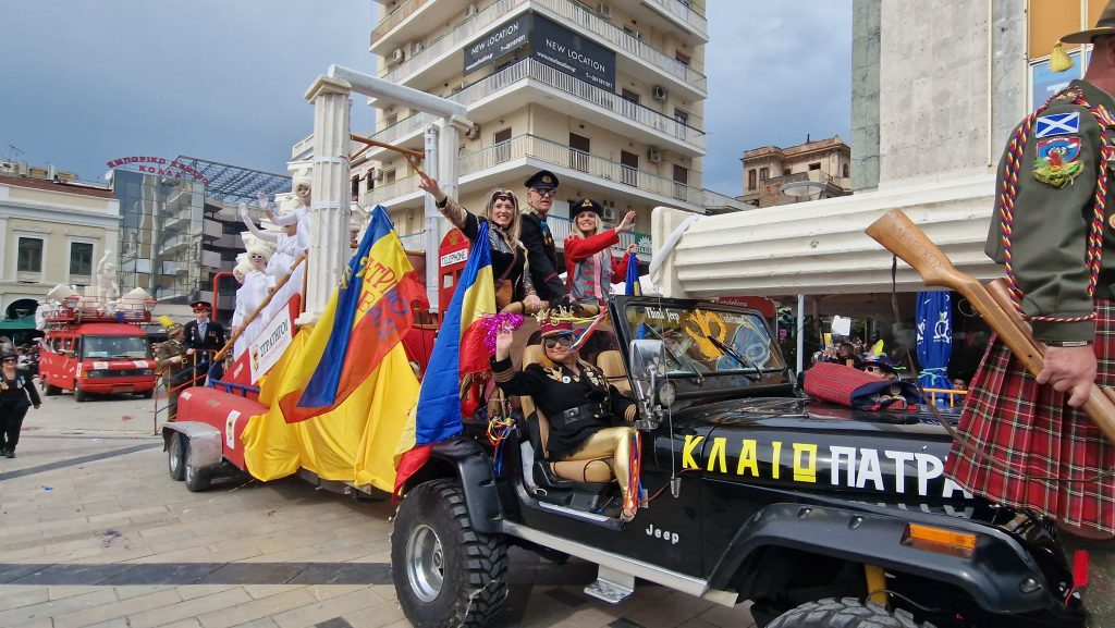 ΠΑΤΡΑ: Εσπασε κάθε ρεκόρ η μεγάλη παρέλαση! ΔΕΙΤΕ ΕΚΑΤΟΝΤΑΔΕΣ ΦΩΤΟ