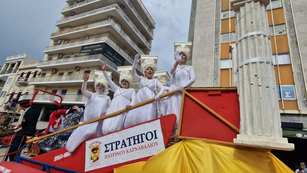 ΠΑΤΡΑ: Εσπασε κάθε ρεκόρ η μεγάλη παρέλαση! ΔΕΙΤΕ ΕΚΑΤΟΝΤΑΔΕΣ ΦΩΤΟ