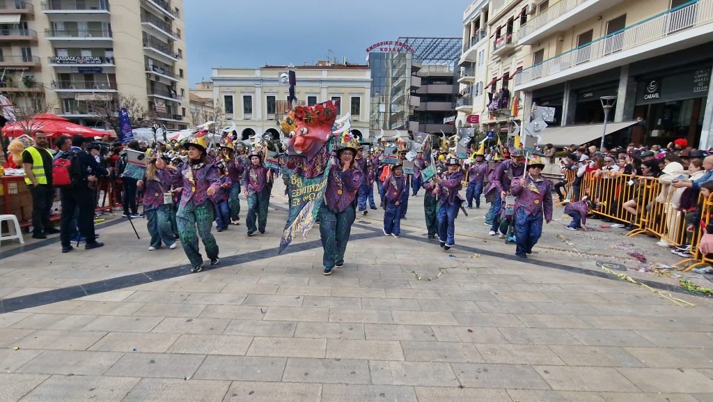 ΠΑΤΡΑ: Εσπασε κάθε ρεκόρ η μεγάλη παρέλαση! ΔΕΙΤΕ ΕΚΑΤΟΝΤΑΔΕΣ ΦΩΤΟ