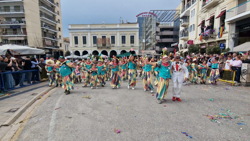 ΠΑΤΡΑ: Εσπασε κάθε ρεκόρ η μεγάλη παρέλαση! ΔΕΙΤΕ ΕΚΑΤΟΝΤΑΔΕΣ ΦΩΤΟ