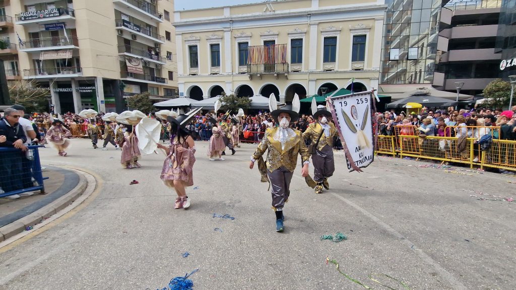 ΠΑΤΡΑ: Εσπασε κάθε ρεκόρ η μεγάλη παρέλαση! ΔΕΙΤΕ ΕΚΑΤΟΝΤΑΔΕΣ ΦΩΤΟ