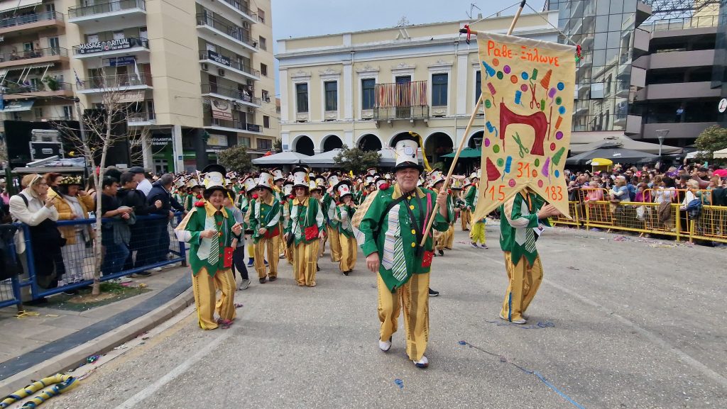 ΠΑΤΡΑ: Εσπασε κάθε ρεκόρ η μεγάλη παρέλαση! ΔΕΙΤΕ ΕΚΑΤΟΝΤΑΔΕΣ ΦΩΤΟ