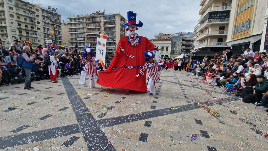 ΠΑΤΡΑ: Εσπασε κάθε ρεκόρ η μεγάλη παρέλαση! ΔΕΙΤΕ ΕΚΑΤΟΝΤΑΔΕΣ ΦΩΤΟ