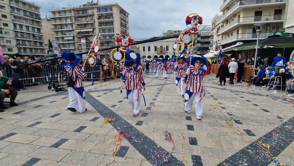 ΠΑΤΡΑ: Εσπασε κάθε ρεκόρ η μεγάλη παρέλαση! ΔΕΙΤΕ ΕΚΑΤΟΝΤΑΔΕΣ ΦΩΤΟ