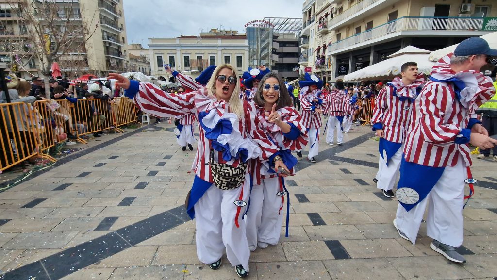 ΠΑΤΡΑ: Εσπασε κάθε ρεκόρ η μεγάλη παρέλαση! ΔΕΙΤΕ ΕΚΑΤΟΝΤΑΔΕΣ ΦΩΤΟ