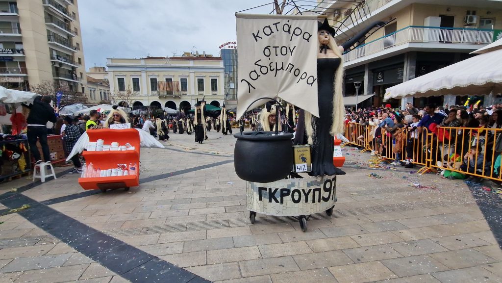 ΠΑΤΡΑ: Εσπασε κάθε ρεκόρ η μεγάλη παρέλαση! ΔΕΙΤΕ ΕΚΑΤΟΝΤΑΔΕΣ ΦΩΤΟ