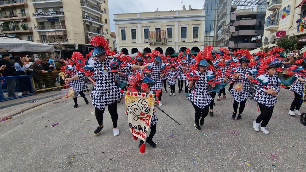 ΠΑΤΡΑ: Εσπασε κάθε ρεκόρ η μεγάλη παρέλαση! ΔΕΙΤΕ ΕΚΑΤΟΝΤΑΔΕΣ ΦΩΤΟ