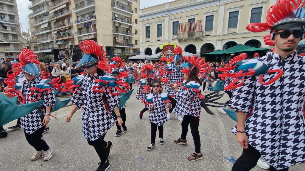 ΠΑΤΡΑ: Εσπασε κάθε ρεκόρ η μεγάλη παρέλαση! ΔΕΙΤΕ ΕΚΑΤΟΝΤΑΔΕΣ ΦΩΤΟ