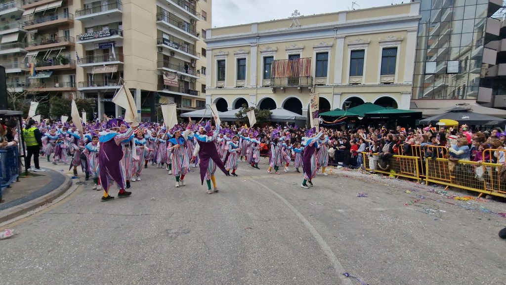 ΠΑΤΡΑ: Εσπασε κάθε ρεκόρ η μεγάλη παρέλαση! ΔΕΙΤΕ ΕΚΑΤΟΝΤΑΔΕΣ ΦΩΤΟ