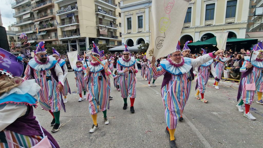 ΠΑΤΡΑ: Εσπασε κάθε ρεκόρ η μεγάλη παρέλαση! ΔΕΙΤΕ ΕΚΑΤΟΝΤΑΔΕΣ ΦΩΤΟ