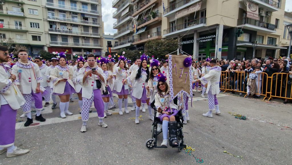 ΠΑΤΡΑ: Εσπασε κάθε ρεκόρ η μεγάλη παρέλαση! ΔΕΙΤΕ ΕΚΑΤΟΝΤΑΔΕΣ ΦΩΤΟ