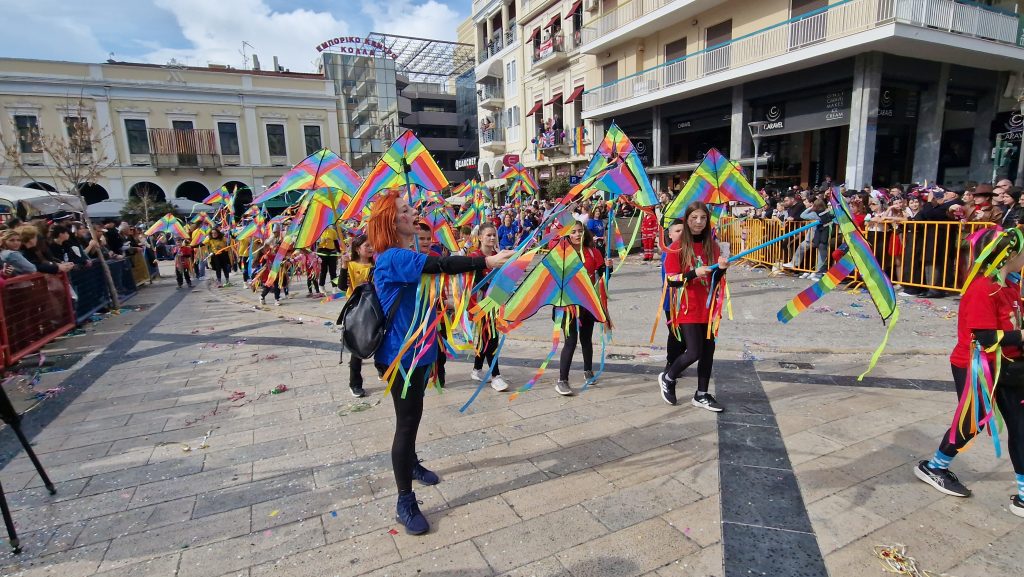 ΠΑΤΡΑ: Εσπασε κάθε ρεκόρ η μεγάλη παρέλαση! ΔΕΙΤΕ ΕΚΑΤΟΝΤΑΔΕΣ ΦΩΤΟ