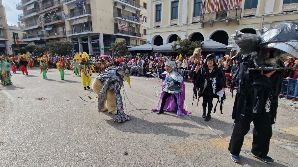 ΠΑΤΡΑ: Εσπασε κάθε ρεκόρ η μεγάλη παρέλαση! ΔΕΙΤΕ ΕΚΑΤΟΝΤΑΔΕΣ ΦΩΤΟ