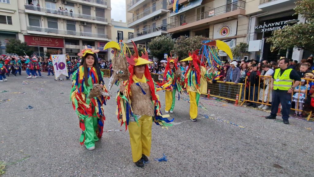 ΠΑΤΡΑ: Εσπασε κάθε ρεκόρ η μεγάλη παρέλαση! ΔΕΙΤΕ ΕΚΑΤΟΝΤΑΔΕΣ ΦΩΤΟ