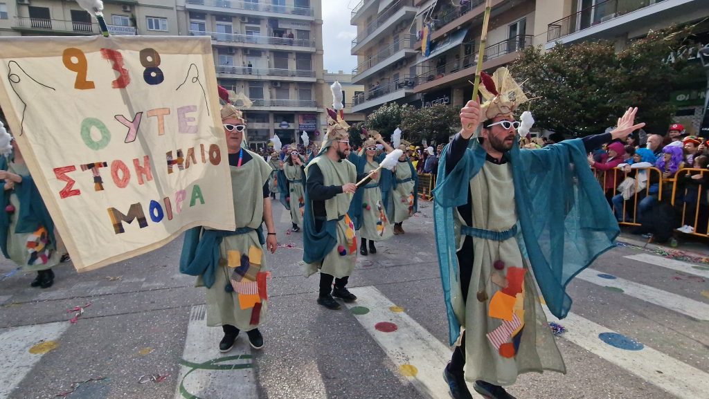 ΠΑΤΡΑ: Εσπασε κάθε ρεκόρ η μεγάλη παρέλαση! ΔΕΙΤΕ ΕΚΑΤΟΝΤΑΔΕΣ ΦΩΤΟ