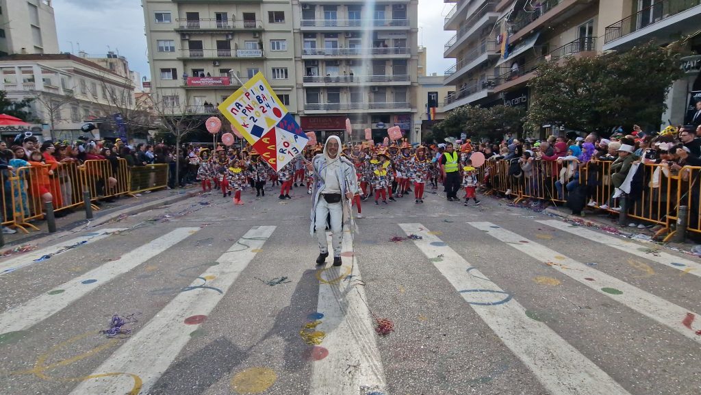 ΠΑΤΡΑ: Εσπασε κάθε ρεκόρ η μεγάλη παρέλαση! ΔΕΙΤΕ ΕΚΑΤΟΝΤΑΔΕΣ ΦΩΤΟ