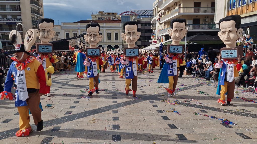 ΠΑΤΡΑ: Εσπασε κάθε ρεκόρ η μεγάλη παρέλαση! ΔΕΙΤΕ ΕΚΑΤΟΝΤΑΔΕΣ ΦΩΤΟ