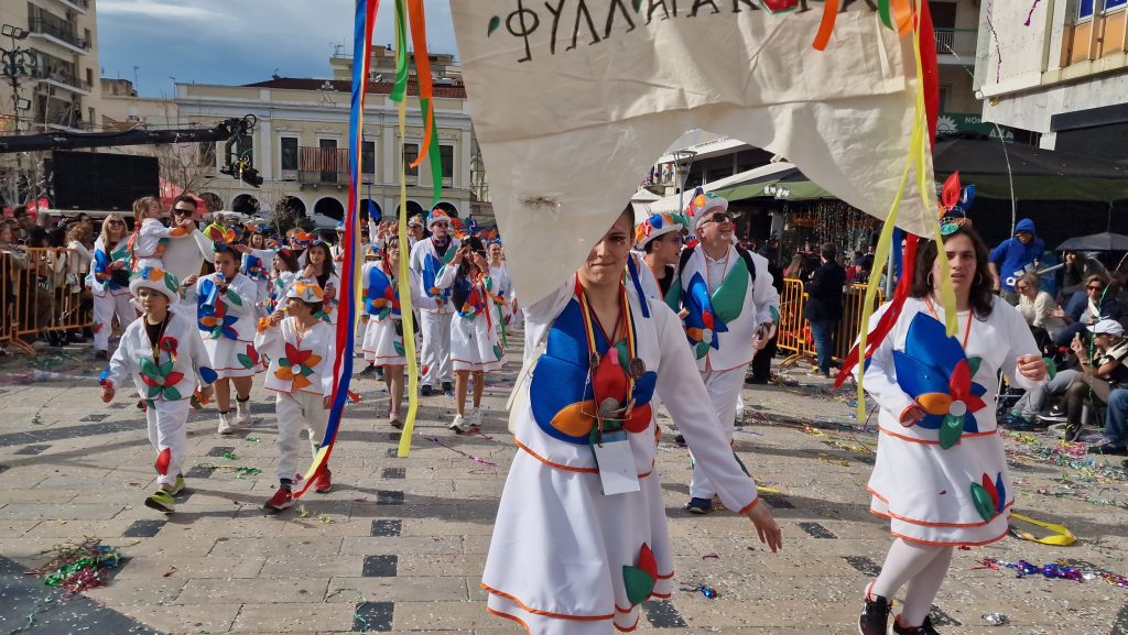 ΠΑΤΡΑ: Εσπασε κάθε ρεκόρ η μεγάλη παρέλαση! ΔΕΙΤΕ ΕΚΑΤΟΝΤΑΔΕΣ ΦΩΤΟ