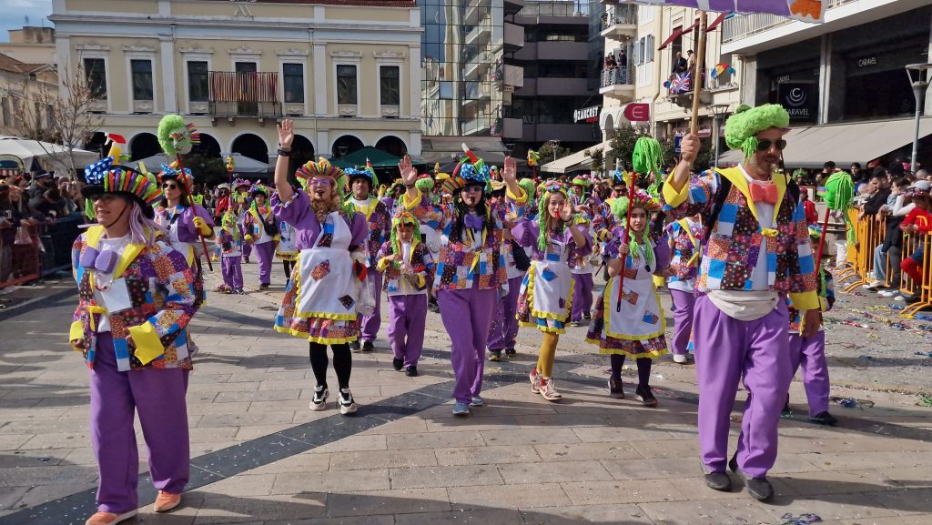 ΠΑΤΡΑ: Εσπασε κάθε ρεκόρ η μεγάλη παρέλαση! ΔΕΙΤΕ ΕΚΑΤΟΝΤΑΔΕΣ ΦΩΤΟ