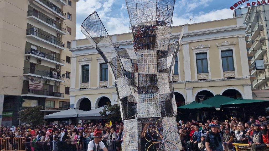 ΠΑΤΡΑ: Εσπασε κάθε ρεκόρ η μεγάλη παρέλαση! ΔΕΙΤΕ ΕΚΑΤΟΝΤΑΔΕΣ ΦΩΤΟ