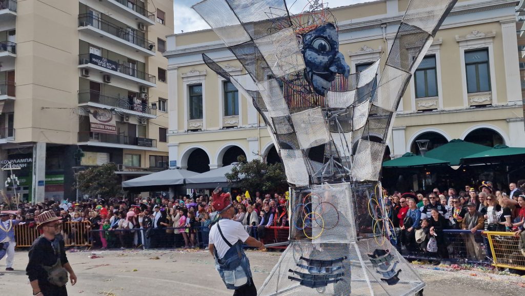 ΠΑΤΡΑ: Εσπασε κάθε ρεκόρ η μεγάλη παρέλαση! ΔΕΙΤΕ ΕΚΑΤΟΝΤΑΔΕΣ ΦΩΤΟ