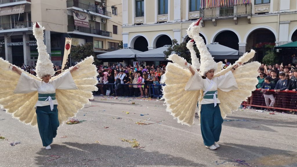 ΠΑΤΡΑ: Εσπασε κάθε ρεκόρ η μεγάλη παρέλαση! ΔΕΙΤΕ ΕΚΑΤΟΝΤΑΔΕΣ ΦΩΤΟ