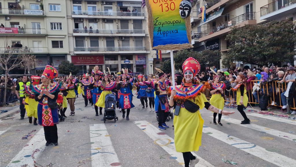 ΠΑΤΡΑ: Εσπασε κάθε ρεκόρ η μεγάλη παρέλαση! ΔΕΙΤΕ ΕΚΑΤΟΝΤΑΔΕΣ ΦΩΤΟ